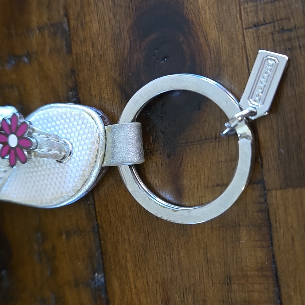 Coach Flipflop Keyring - Picture 3 of 3